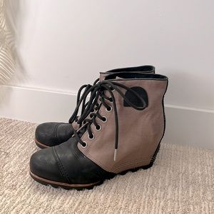 sorel wedge winter boots! size 10